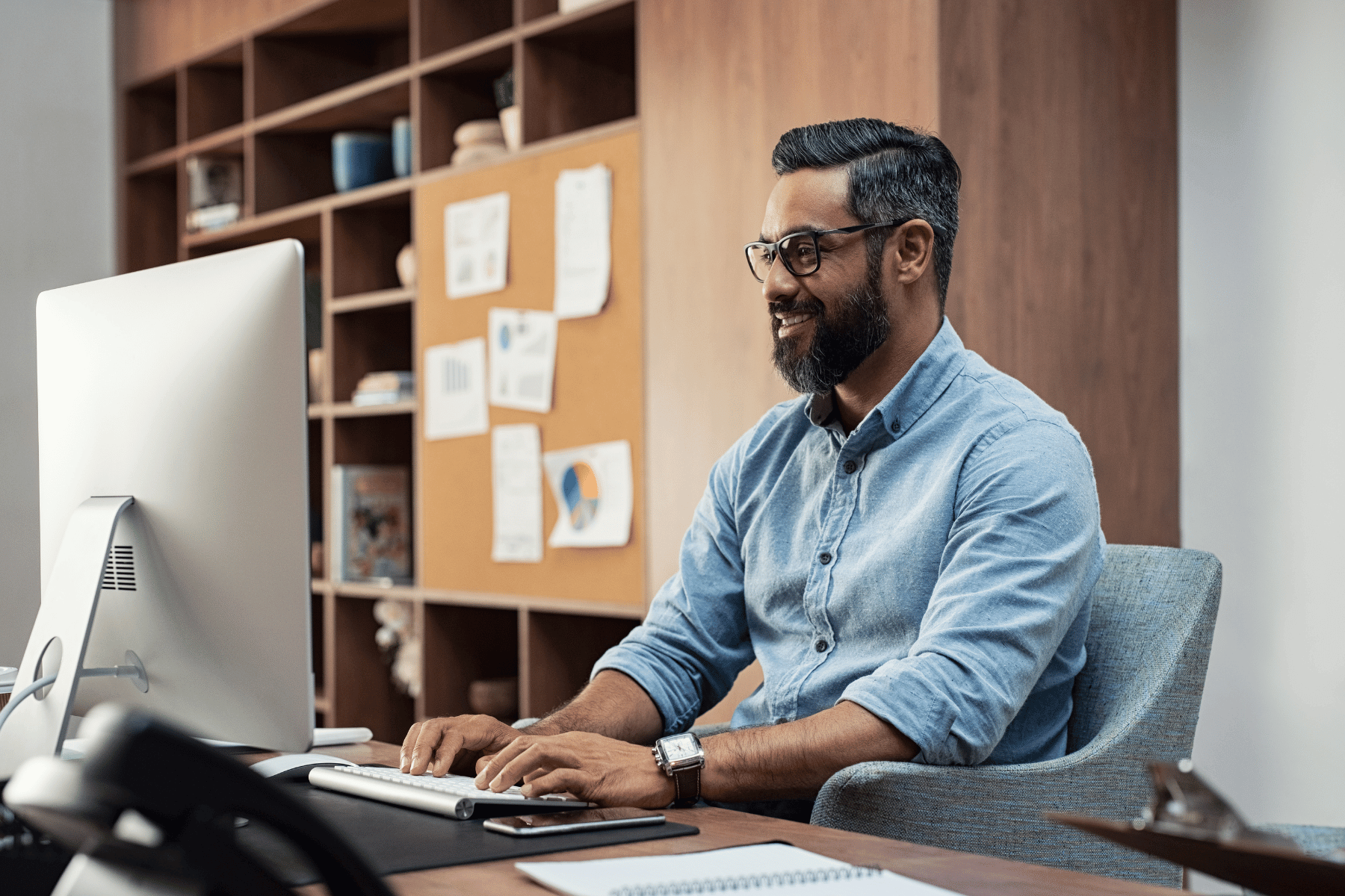 underwriter-typing-on-desktop