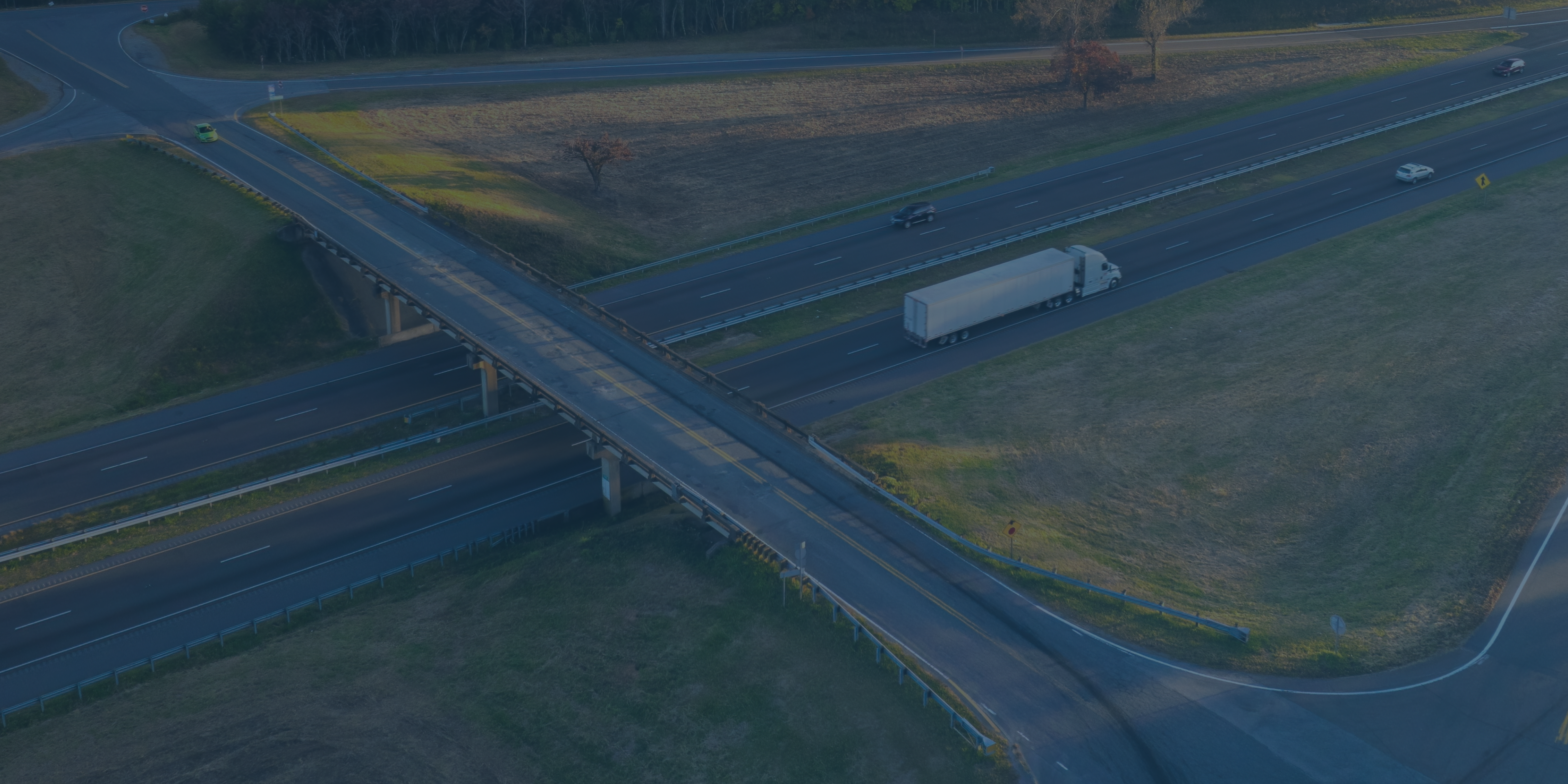 semi-truck-driving-on-freeway