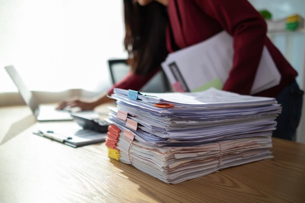 image of an employer leveraging an outdated mvr review process